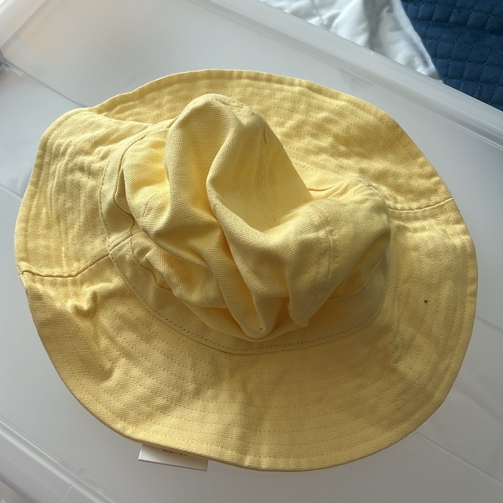 NWT Aritzia Wilfred Bucket Hat - Yellow (S/M)